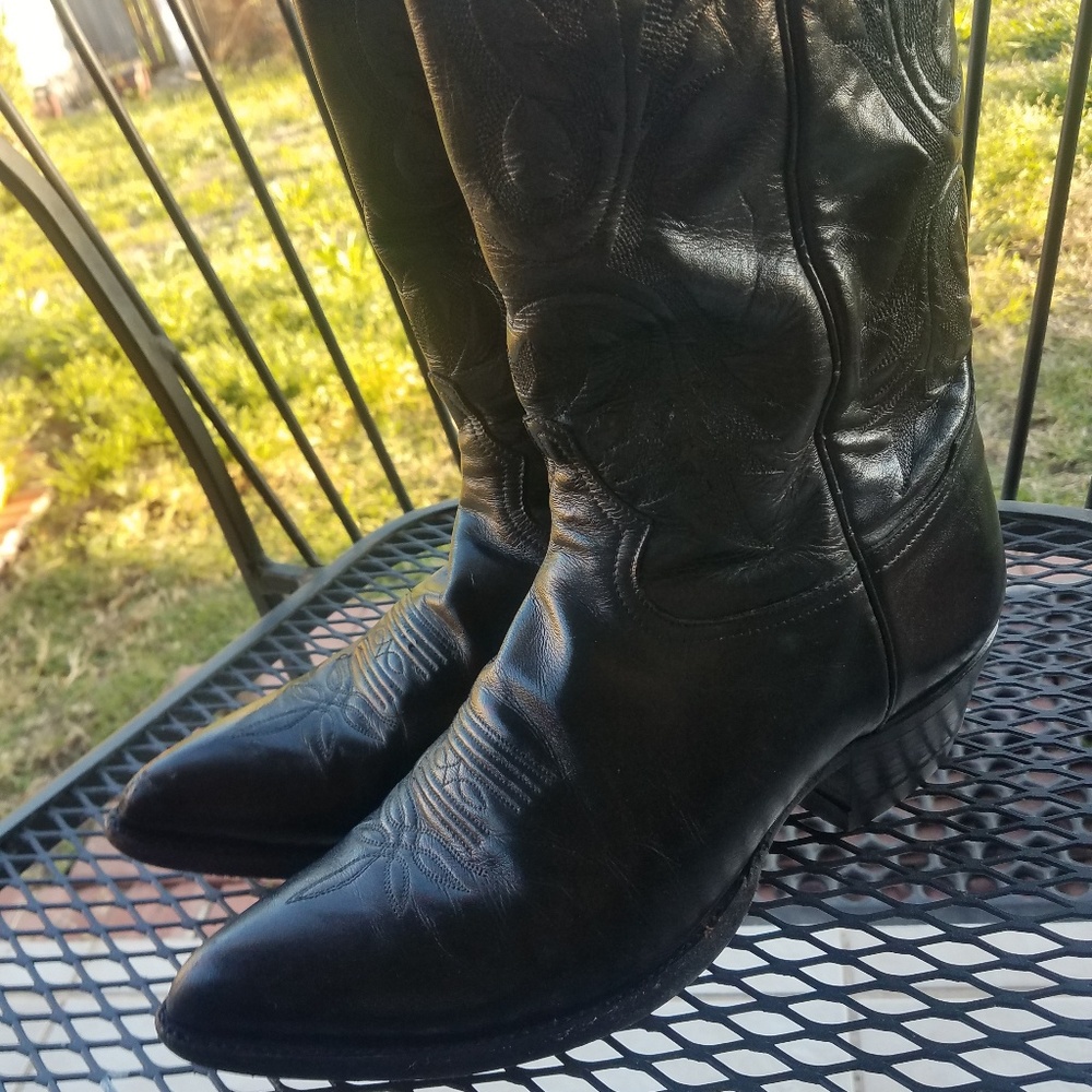Tony Lama Black cowboy boots 9.5, or 9